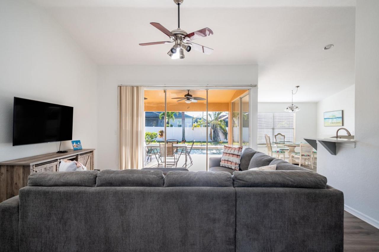 Serene 3-bedroom Haven Near Sanibel Beach! Holiday home Cape Coral