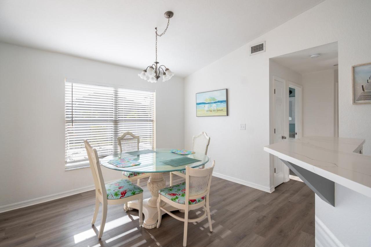 Serene 3-bedroom Haven Near Sanibel Beach! Holiday home Cape Coral