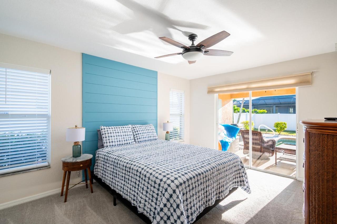 Serene 3-bedroom Haven Near Sanibel Beach! Holiday home