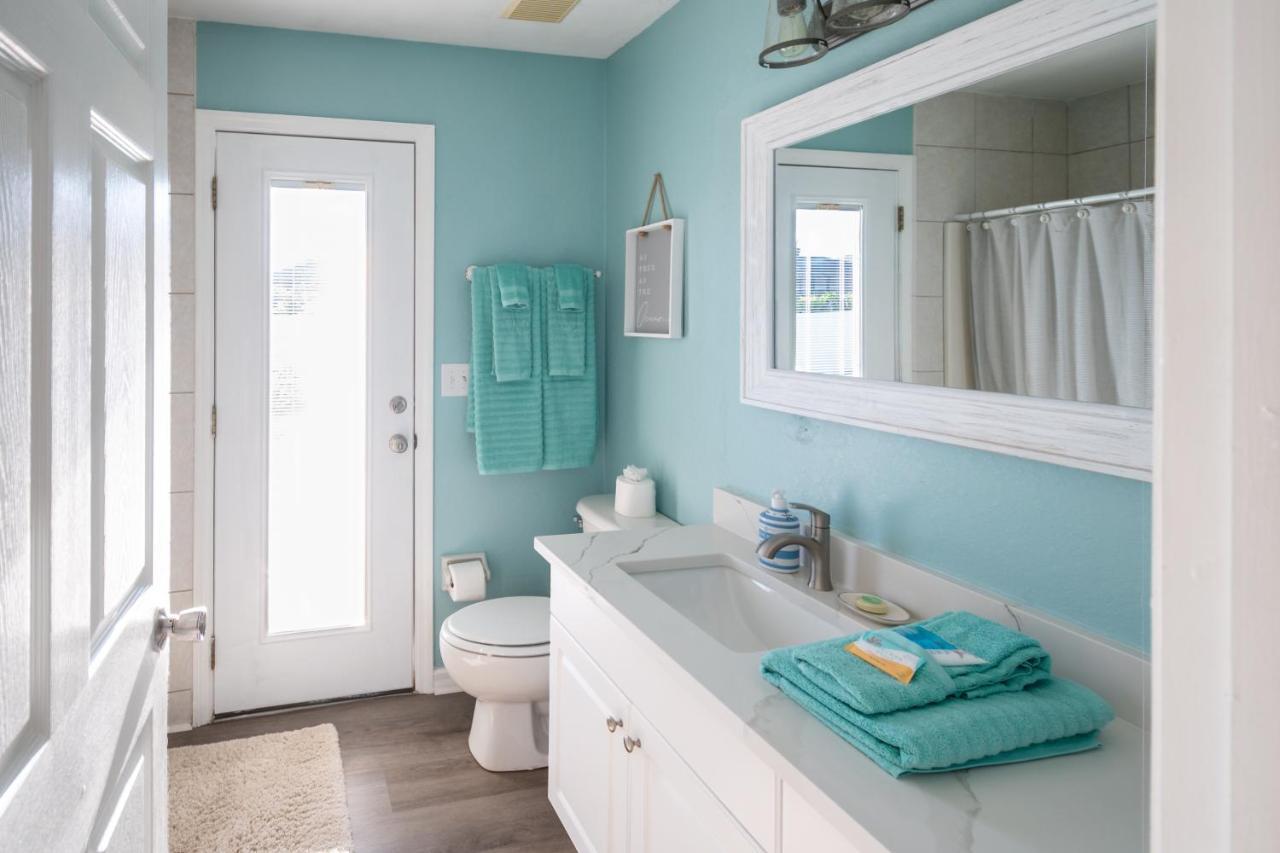 Serene 3-bedroom Haven Near Sanibel Beach! Holiday home *